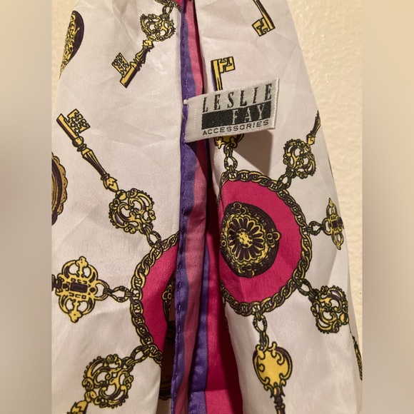 Vintage Leslie Fay Scarf clock & Clock keys design graphics - Picture 2 of 4